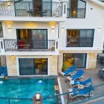 Porto- 3 Bedrom Private Pool Vilă
